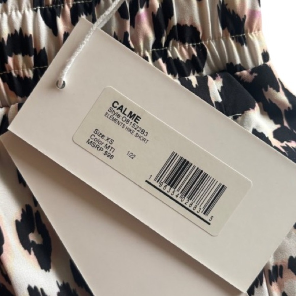 NWT Johnny Was Calme Women’s Elements White Animal Print Hike Short Size XS - Picture 3 of 7
